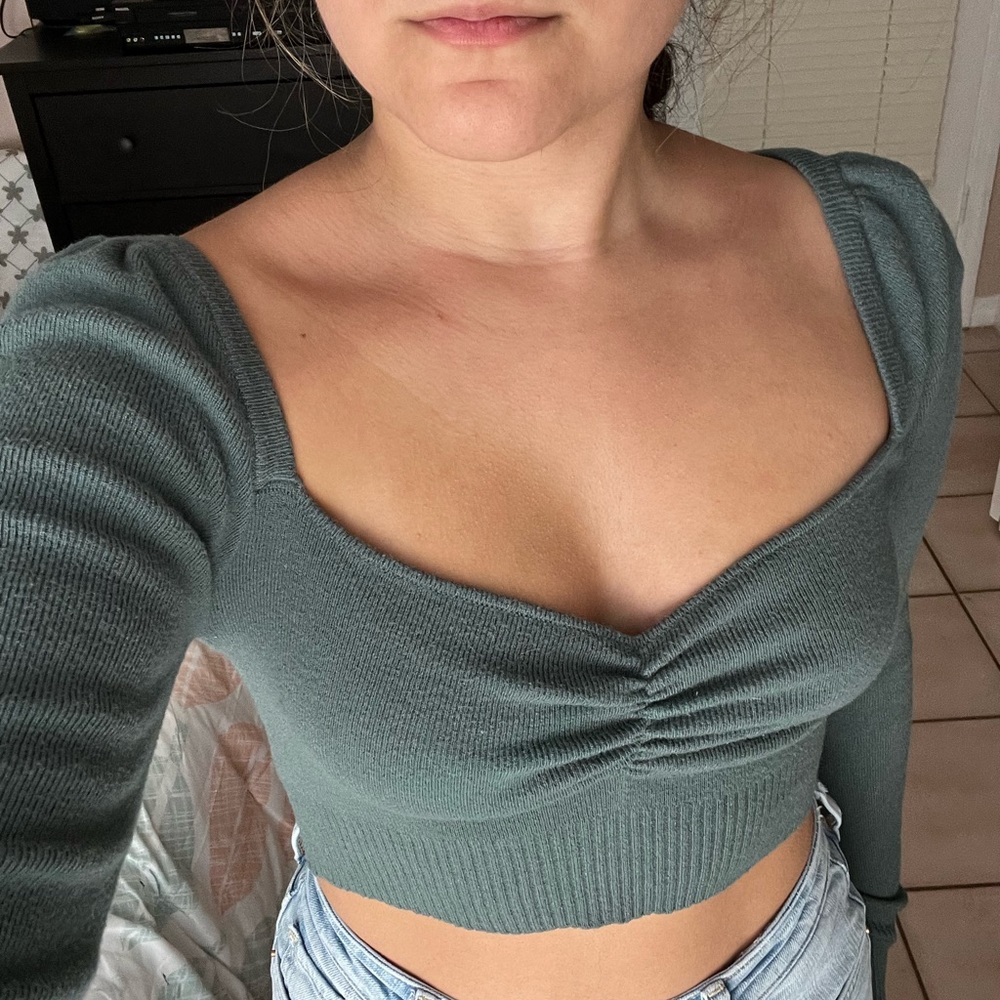 Cropped sweater. From F21. Size S. Washed out green color. Worn Once